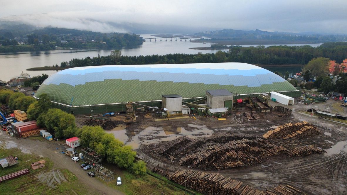 Vista aérea del Domo Portuaria Corral y planta de acopio